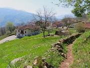 71 Dall'ombra del bosco al sole meridiano dei prati fioriti di Pregaroldi